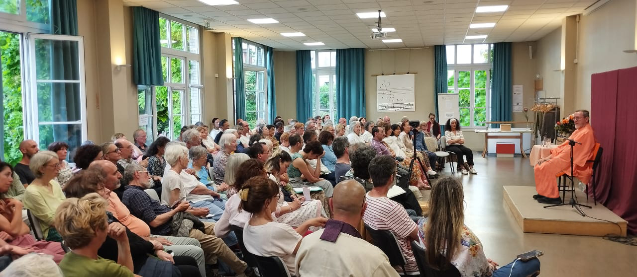 Forum 104 - Salle Glycines (mai-juin 2025)